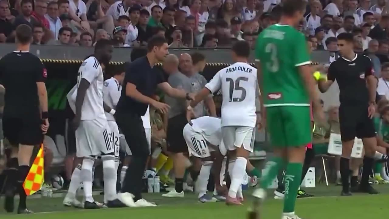 Xabi Alonso is asking the Real Madrid players to find Arda Güler when they have the ball