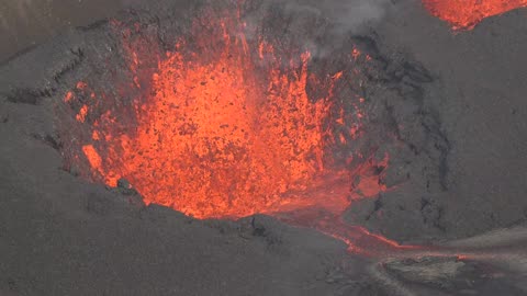 Kīlauea 2025 Eruption — Lava Fountains & “Lavanado”