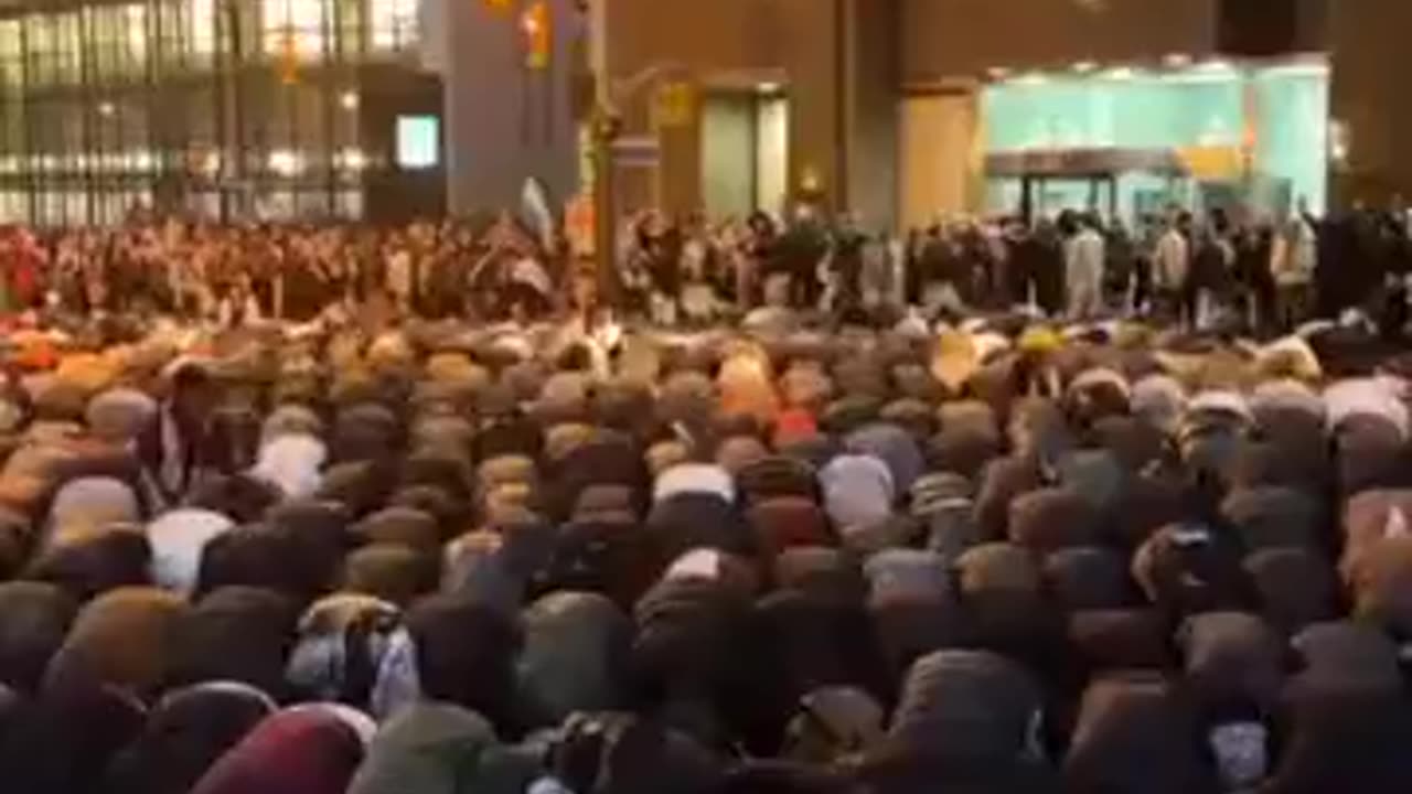Toronto Your evening commute will likely be delayed due to the presence of praying Muslims