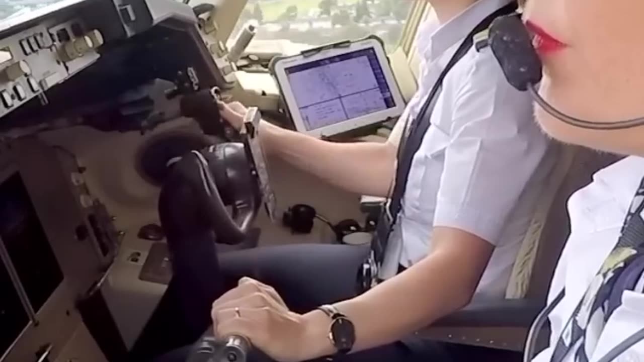 👩🏻✈️👩🏻✈️Boeing landing in Seattle #aviation #pilot #boeing
