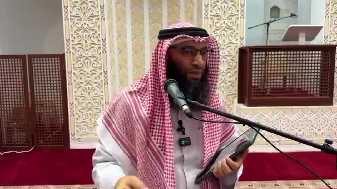 Love the sahabas radi Allahu anhum and avoid those who insult them | Advice | Shaykh Ahmed AlRumh