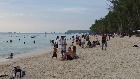 Enjoying the Sunny Beach Weather on November 13, 2025