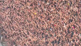 This is how Ozzy came out on stage 🤘🏻