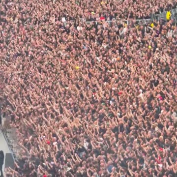 This is how Ozzy came out on stage 🤘🏻