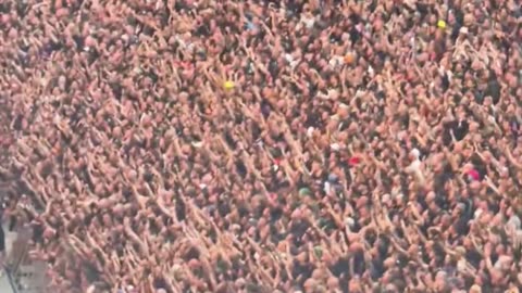 This is how Ozzy came out on stage 🤘🏻