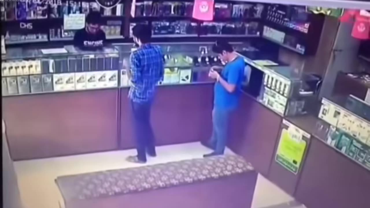 😱👻 Jinn Encounter? Terrifying Shadow Figure in the Dark! | TheHauntingHour