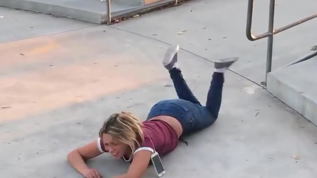 😂🎮 Wait For The Epic Fail While Trying To Grind! | FunFM