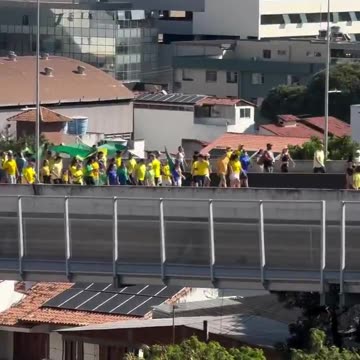 What a beautiful image, gentlemen. Impressionante! Manifestantes cruzam a Terceira Ponte entre Vitória e Vila Velha, Espírito Santo. Brasil nas Ruas!