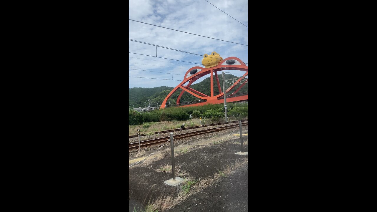 I have taken the video during train in Japan Because,it is so interesting!