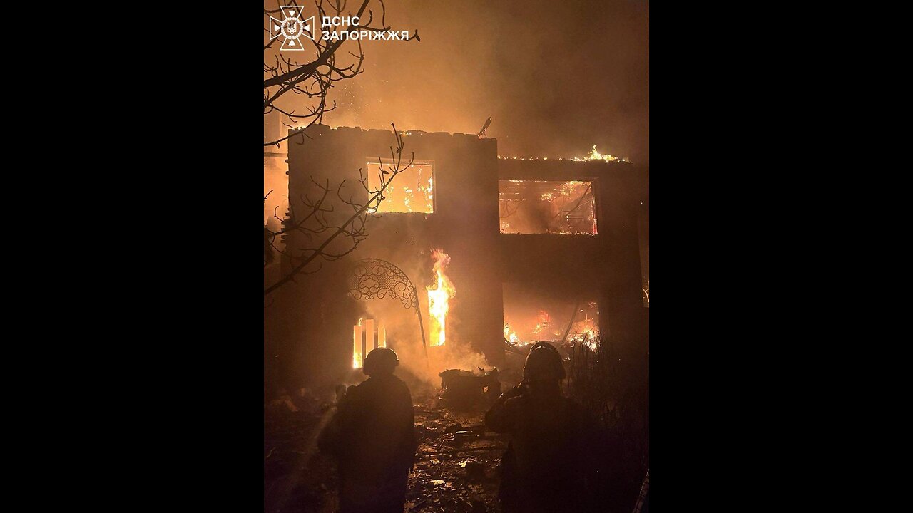 🤬 Russians attacked Zaporizhzhia with UAVs at night.