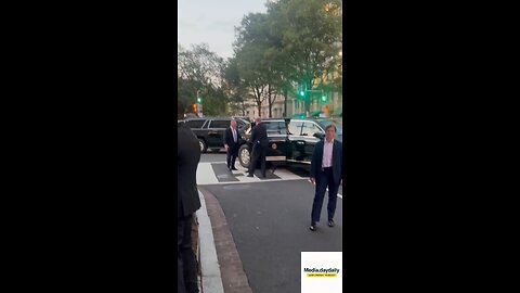 BREAKING 🚨 President Trump stuns America by making a surprise appearance with VP JD Vance at Food