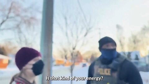 📢 🇺🇸 👮‍♂️ Anti-ICE protesters call a Black ICE agent a "f*cking