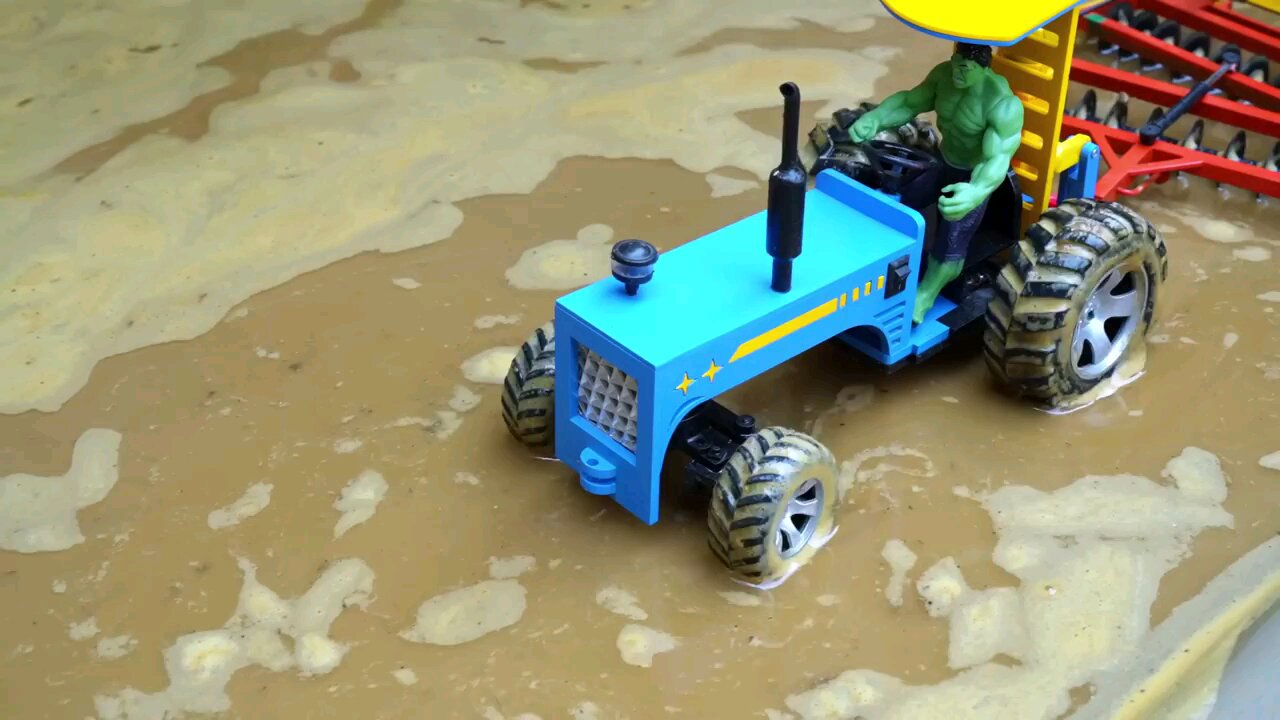 diy_tractor_mini_cultivator_machine_with_mini_water_pump_science_Project