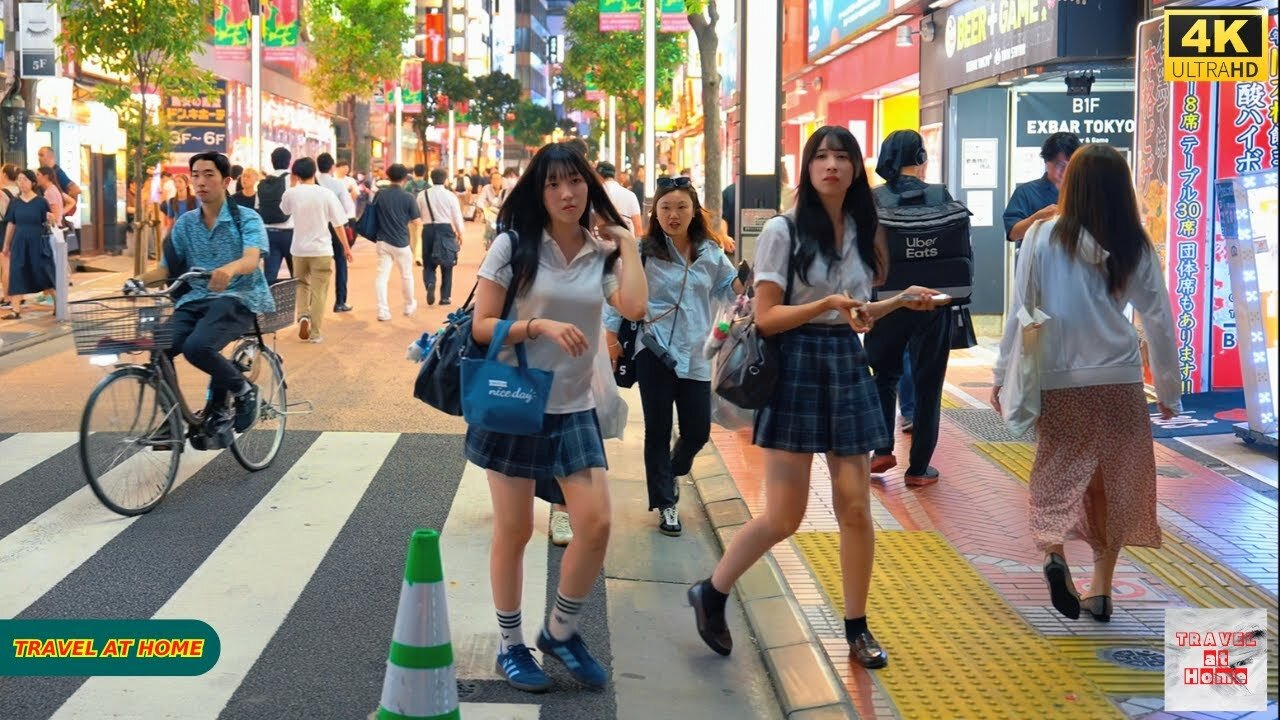 4K HDR Japan travel 2025 | Blue Hour Walk in Shinjuku（新宿）Tokyo Japan |Relaxing Natural City ambience