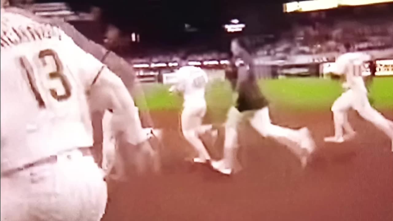 Padres clinch playoff spot