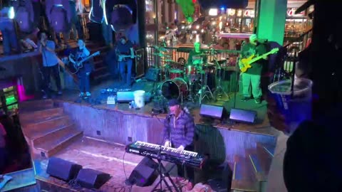 NASHVILLE TN LIVE BROADWAY STREET / PEOPLE WATCHING / BANDS WATCHING / BARS