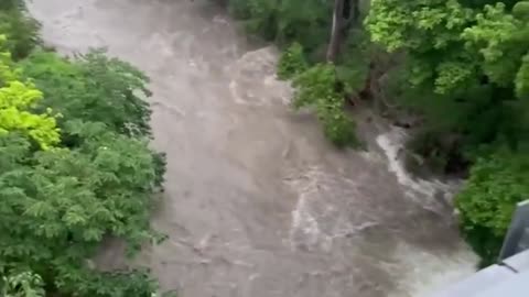 MUST WATCH: 20 FEET IN TEN MINUTES! ASTONISHING TIME LAPSE of the rising flood waters in Texas