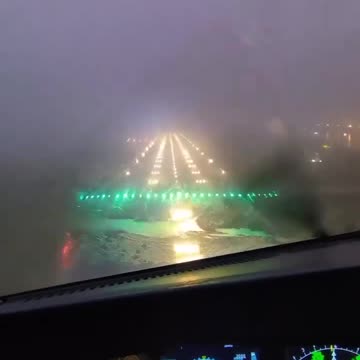 Landing of an Airbus A320 at Dortmund Airport (Germany) in heavy rain and low visibility