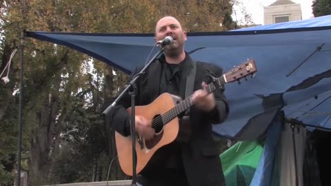 10 Minutes in the Life of a Protest Singer