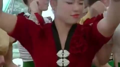 beautiful woman who dances very well to any music
