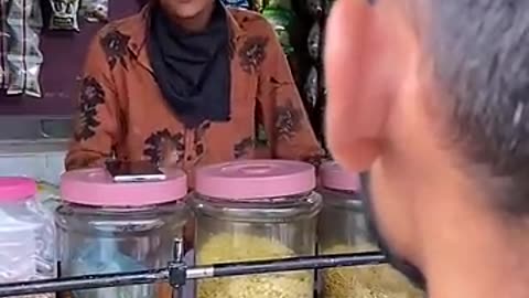 दुकान वाले को चूना लगाया 🤣😁