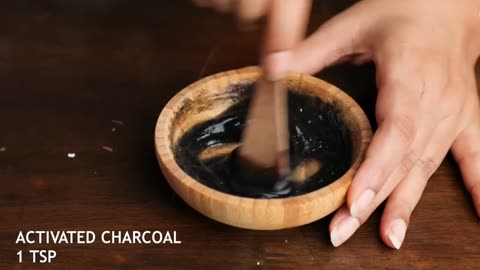 4 Overnight aloe vera masks for clear skin - turmeric, coffee, tea tree & charcoal mask
