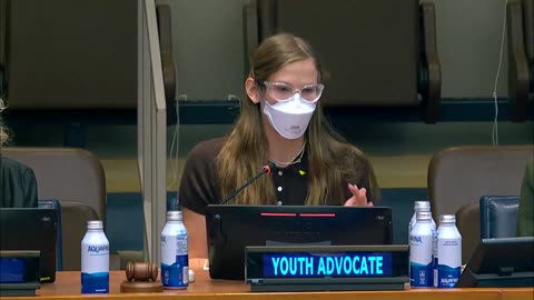 Speaking at the UN, Ben Affleck's daughter demands a return to mask mandates. 🤡