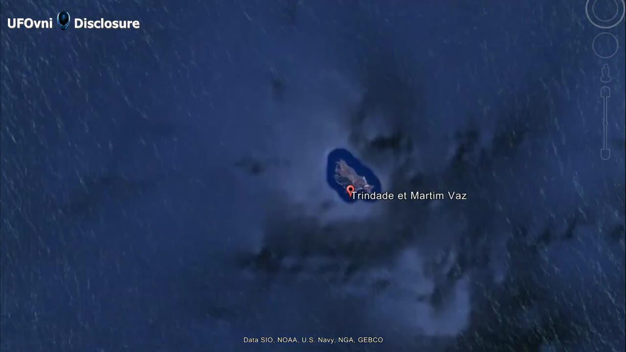 L'objet avait la forme de Saturne, un corps gris foncé, parfois signalé lors d'observations d'OVNI.