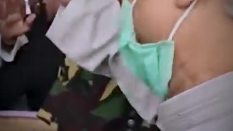 ‘স্যার ৫ বছর’ বলে ড. ইউনূসকে অনুরোধ মুসল্লীদের