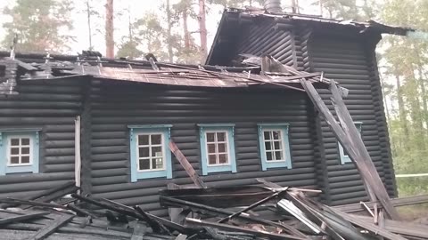 Saarijärven tsasounan rauniolla katselemassa tuhoja