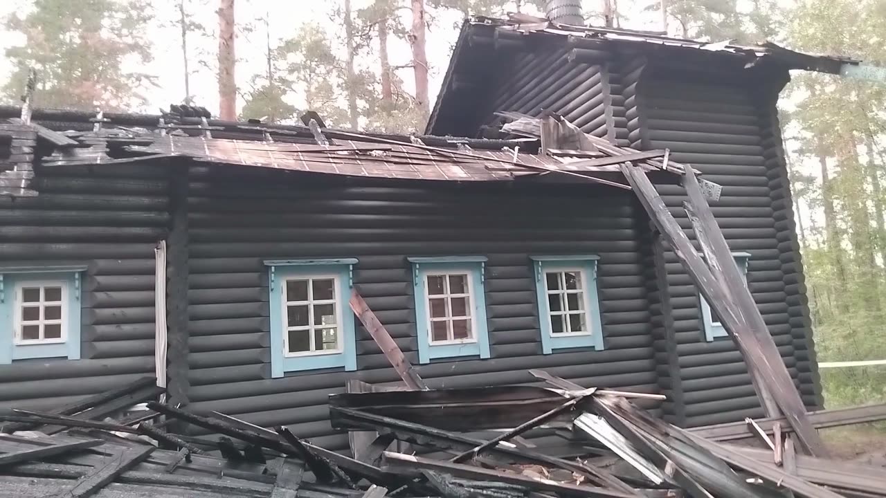 Saarijärven tsasounan rauniolla katselemassa tuhoja