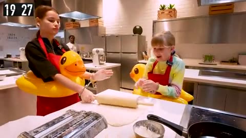 Incredible: Girls vs. Boys Cooking Challenge
