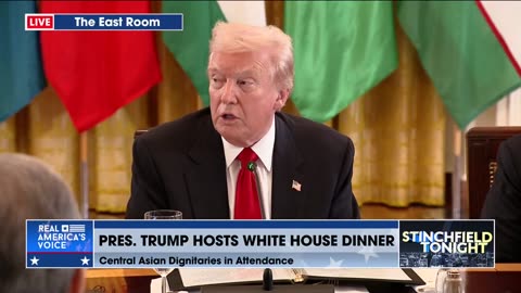 TRUMP HOSTS WHITE HOUSE DINNER