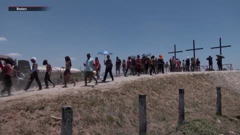 THIS IS INSANE! Filipino Catholics crucify themselves on Good Friday