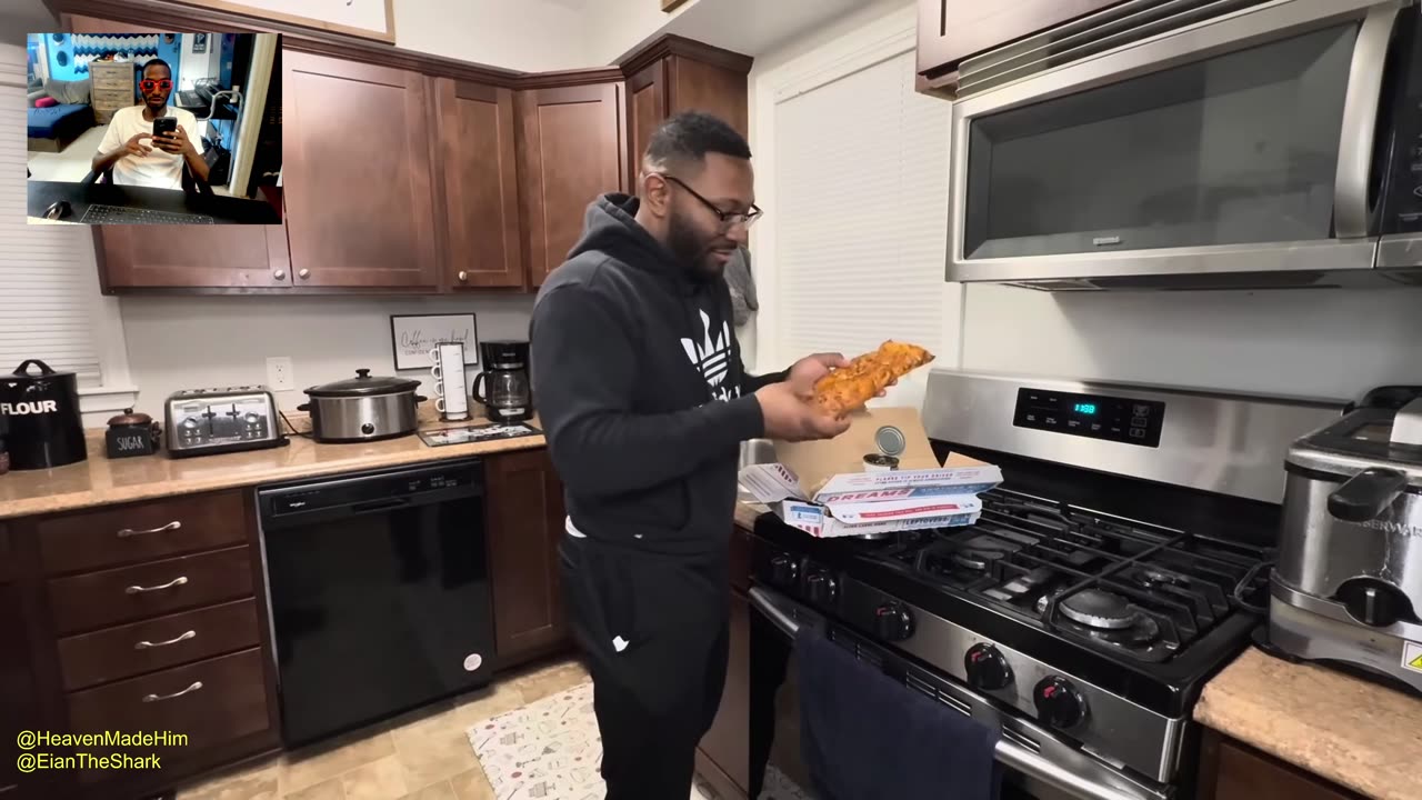 Donn & Decia GETTING TOPPINGS ADDED THAT DEE DOESNT EAT TO SEE HER REACTION!! She Flipped Reaction