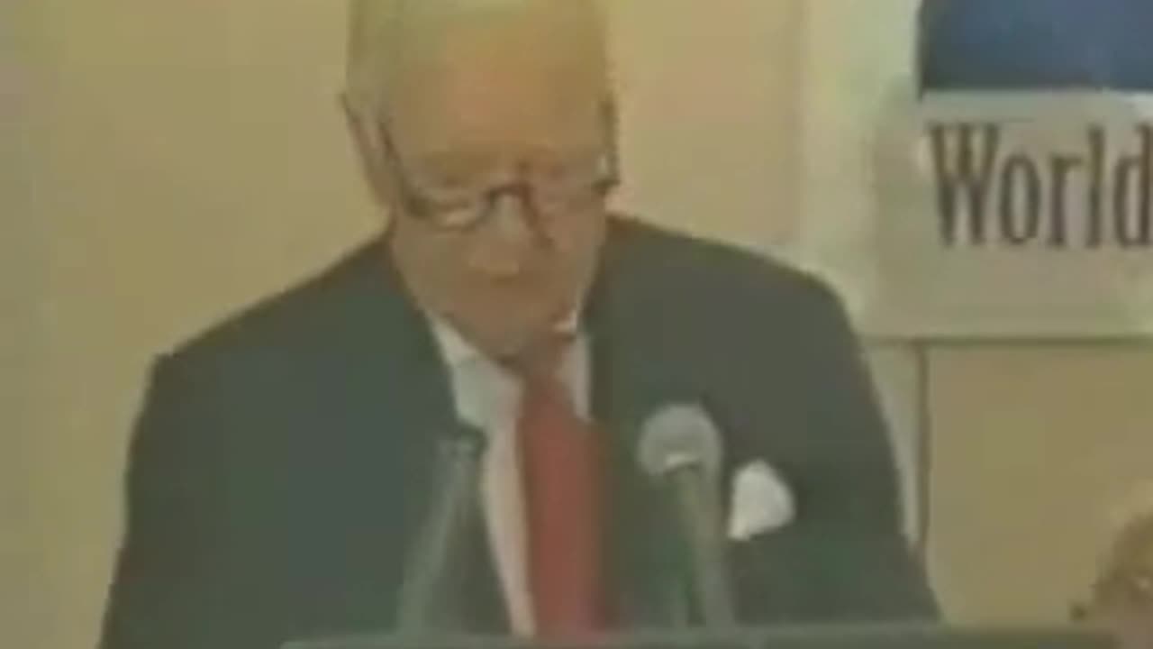 Walter Cronkite receives "Global Governance Award" from WFA