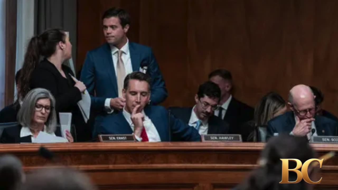 GOP Sen. Josh Hawley and Democrats vote to advance congressional stock trading ban