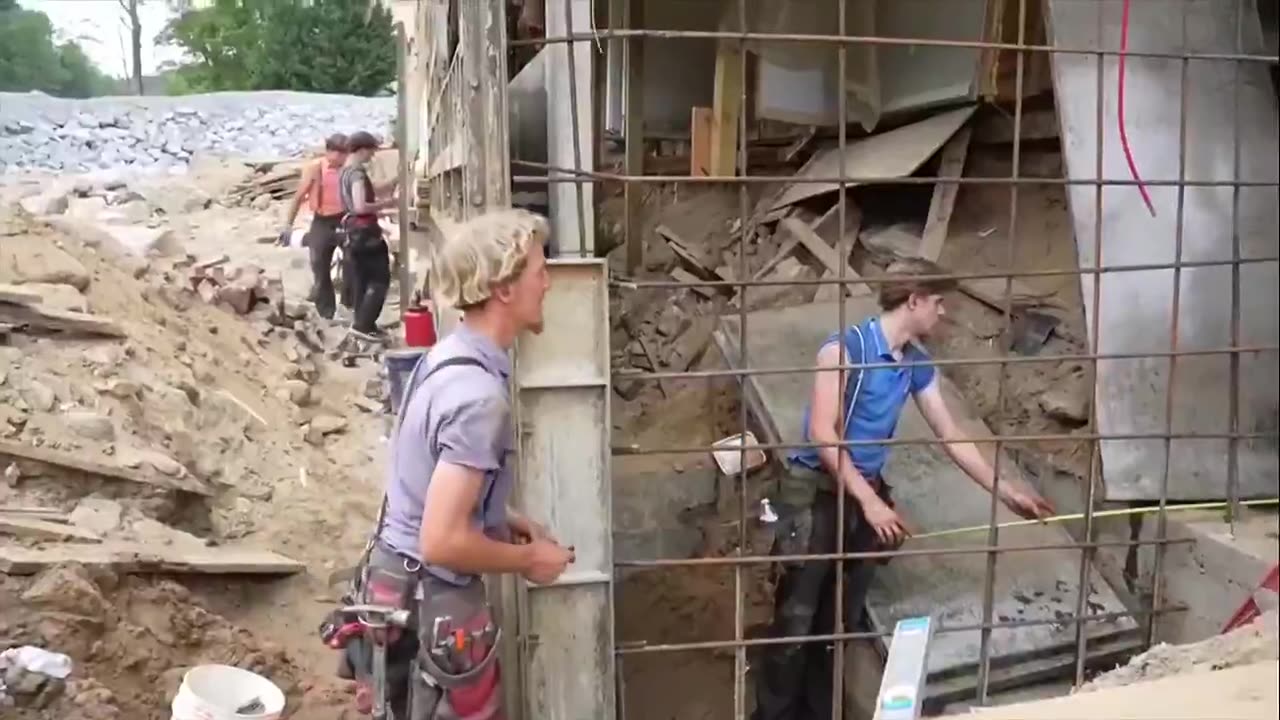 A stunning 2,000 Amish volunteers have come to help rebuild Western N.C.