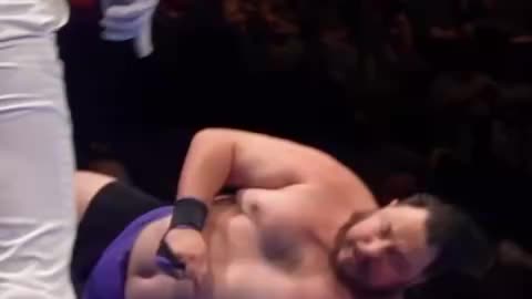 A simply crazy sumo hold... end of fight