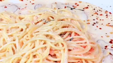 "She made most delicious spicy noodles ever🔥☕🍽️