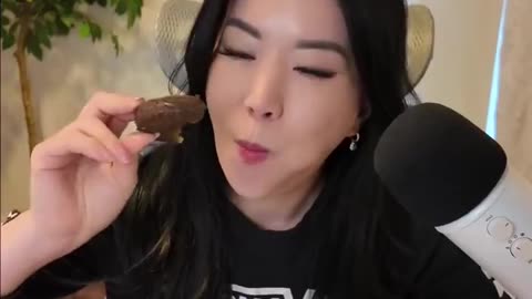 Canadian Influencer tries Israel's Food...