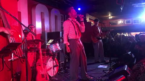 Si Cranstoun and his band.