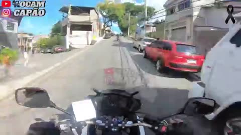 Fuga atrás de duas motos pela ROCAM 🔥