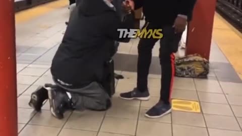 Street Fights in NYC: The City's 'Kindest' Gestures Caught on Camera"
