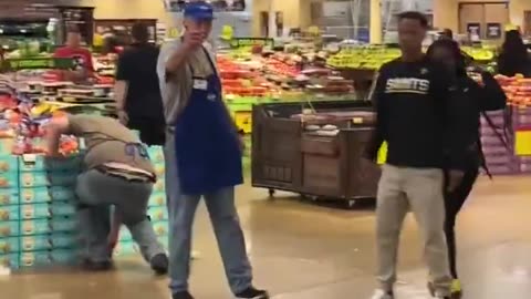 Shaniquas Chimp Out In Grocery Store Over Food Deserts