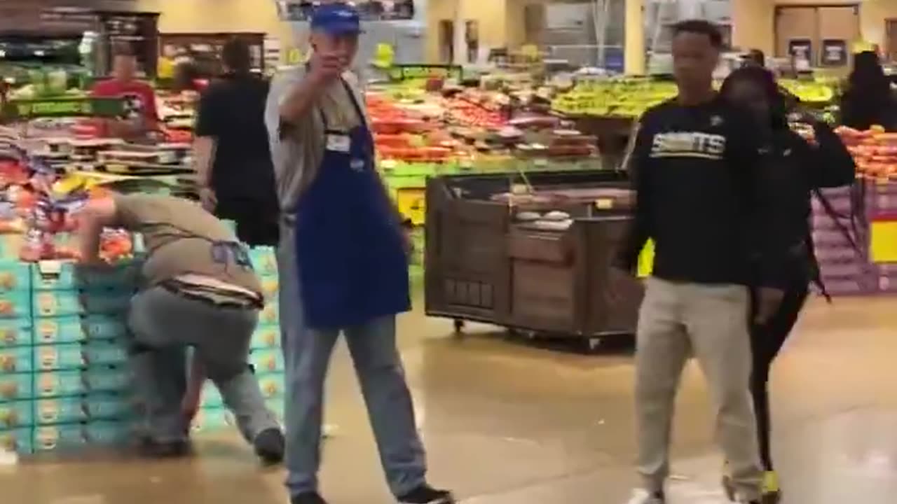 Shaniquas Chimp Out In Grocery Store Over Food Deserts