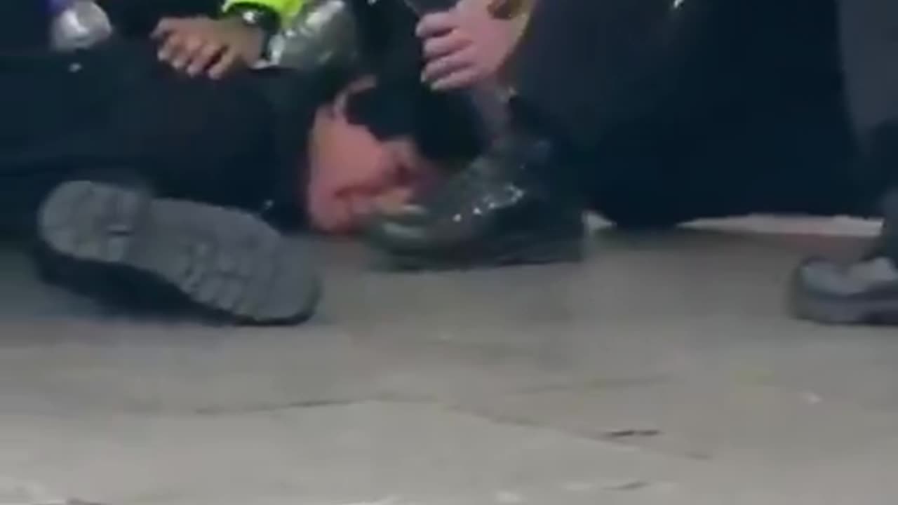 Teen dressed for Comic Con mistaken for mass shooter In London