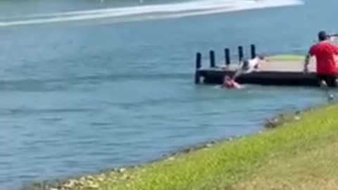 BRO CAIN'T WATERSKI BUT HE NAILED THAT PIER