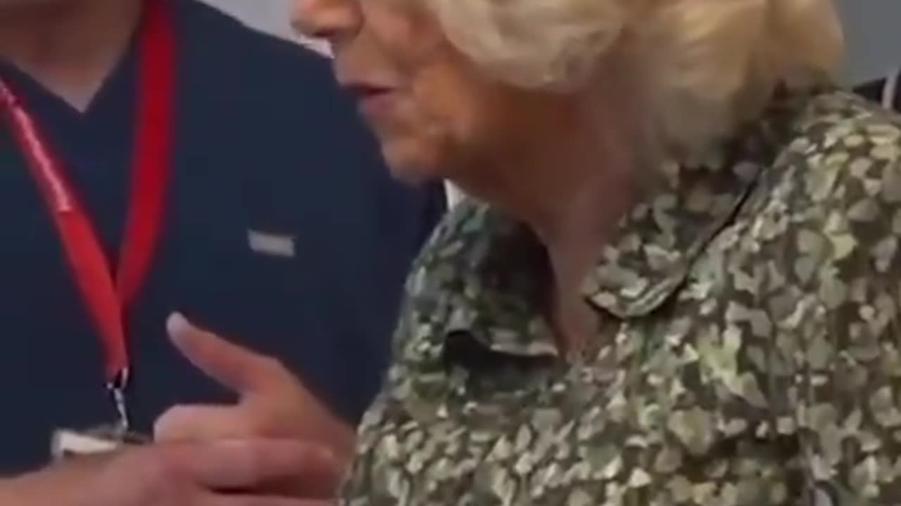 Il principe William parla contro Camilla