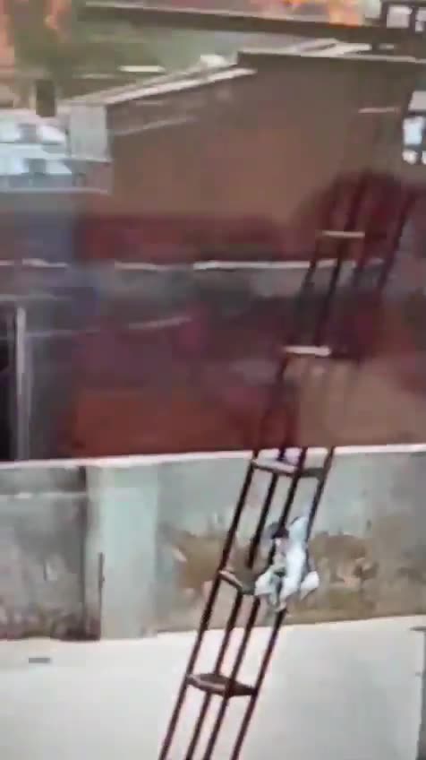 🚨 Momento de la caída del avión en India